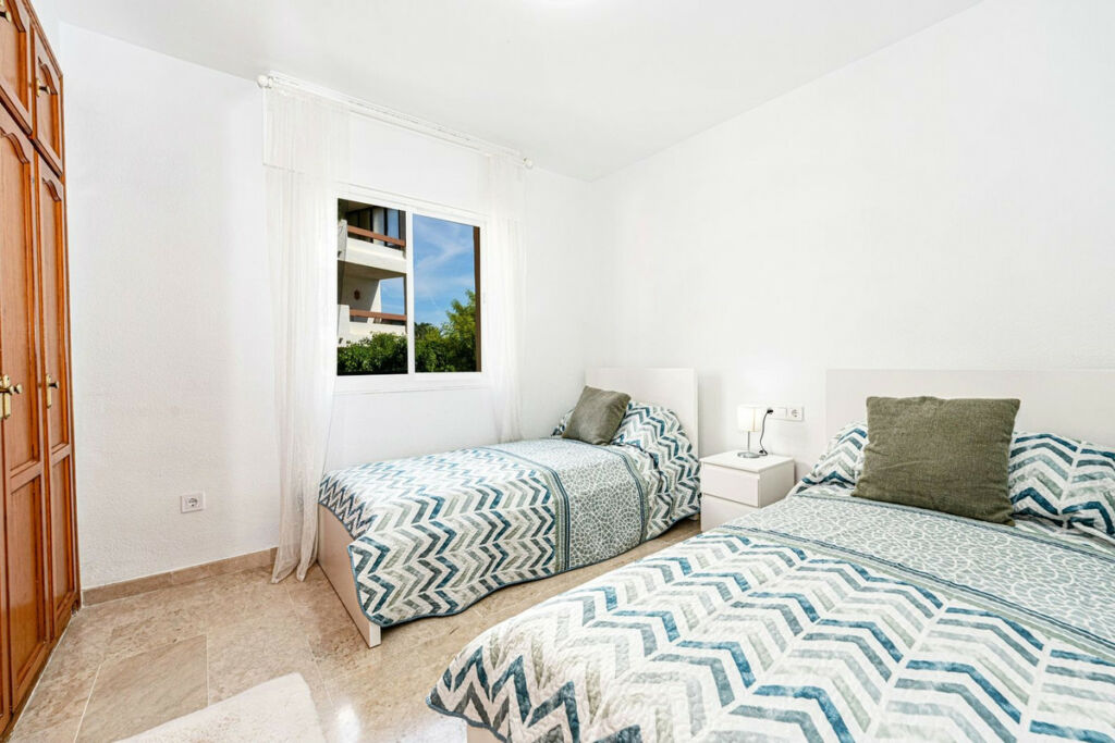 Middle Floor Apartment Estepona Málaga - image 28