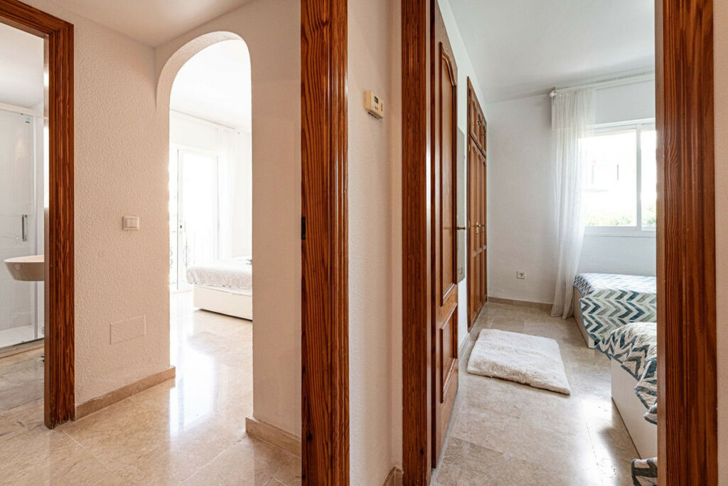 Middle Floor Apartment Estepona Málaga - image 29
