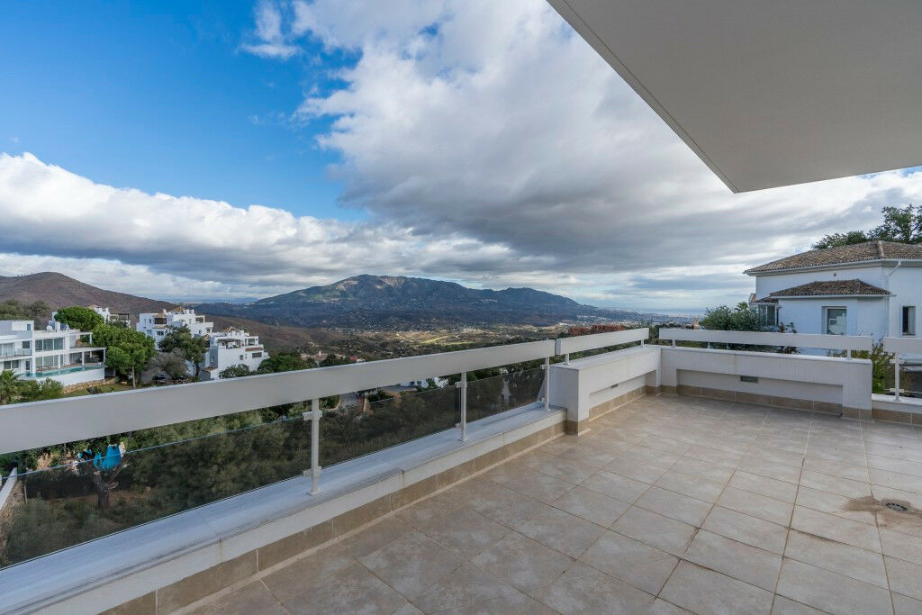 Detached Villa La Mairena Málaga - image 3