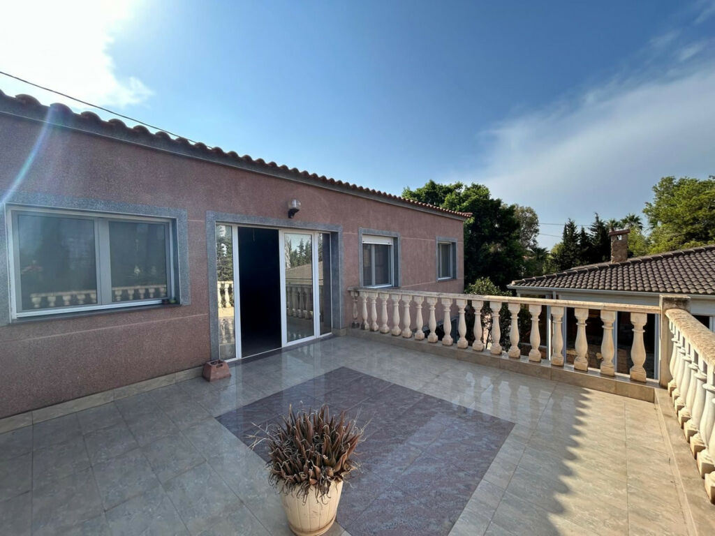 Detached Villa La Marina Alicante - image 3