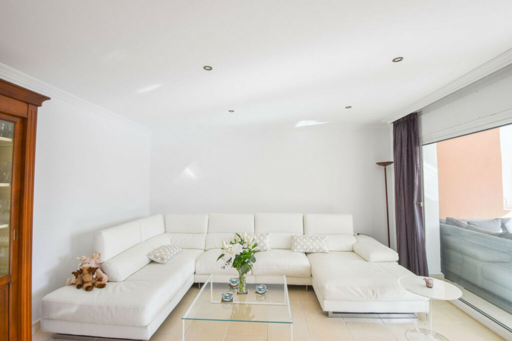 Townhouse Nueva Andalucía Málaga - image 3