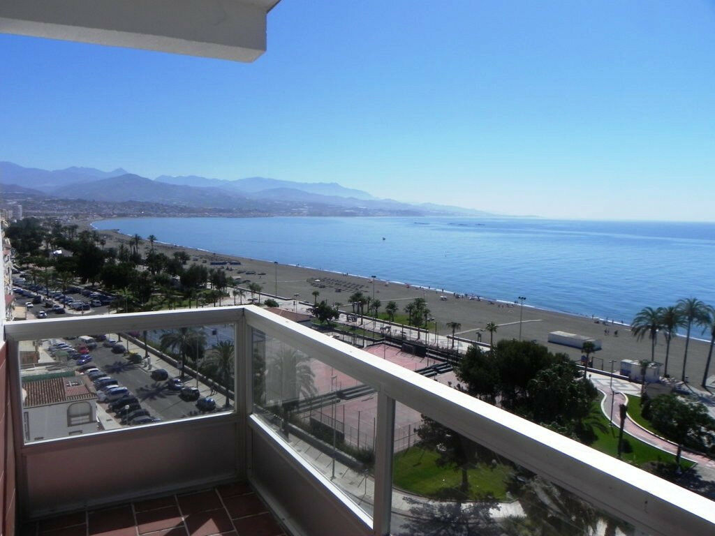 Middle Floor Apartment Torre del Mar Málaga - image 3