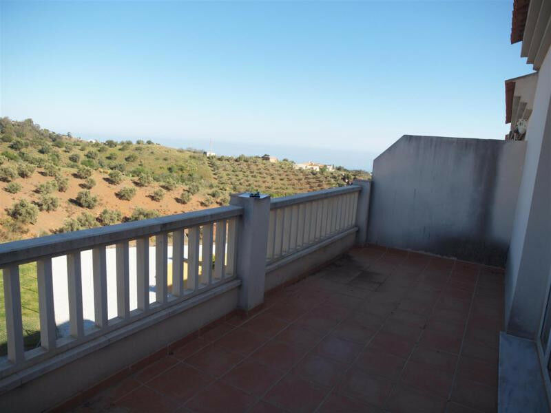 Detached Villa Benagalbon Málaga - image 3
