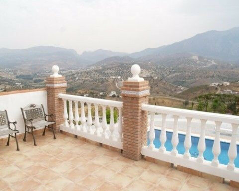 Detached Villa Viñuela Málaga - image 3