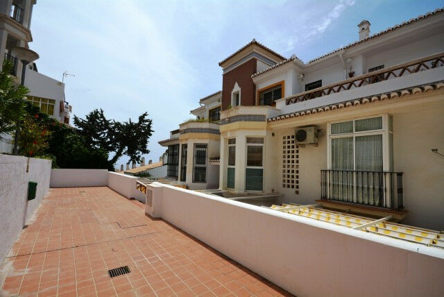 Middle Floor Apartment La Cala del Moral Málaga - image 3