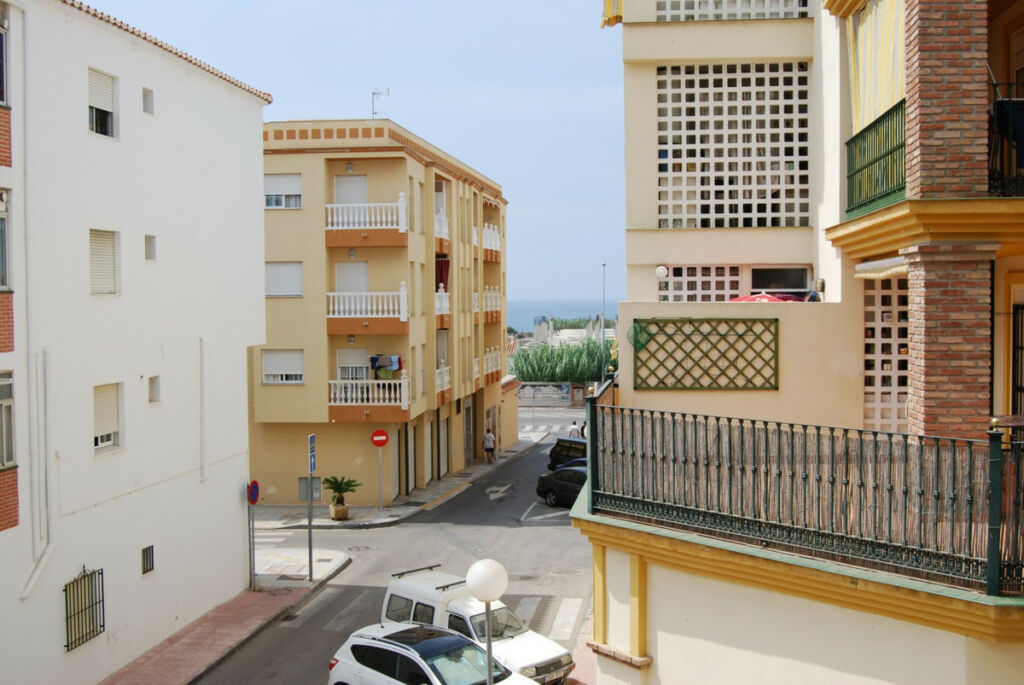Middle Floor Apartment Torrox Málaga - image 3