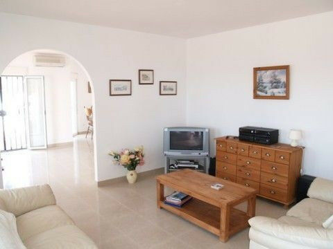 Detached Villa Sayalonga Málaga - image 3