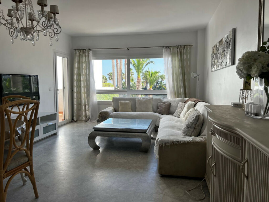 Ground Floor Apartment Puerto Banús Málaga - image 3