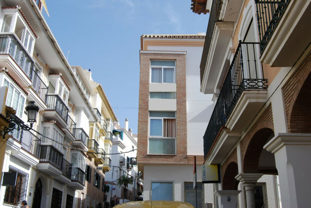 Middle Floor Apartment Torrox Málaga - image 3