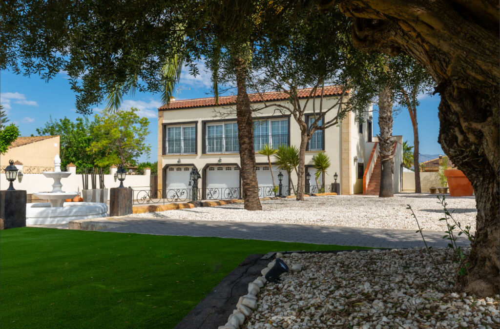 Detached Villa Catral Alicante - image 3
