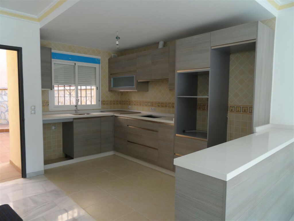 Townhouse Benajarafe Málaga - image 3