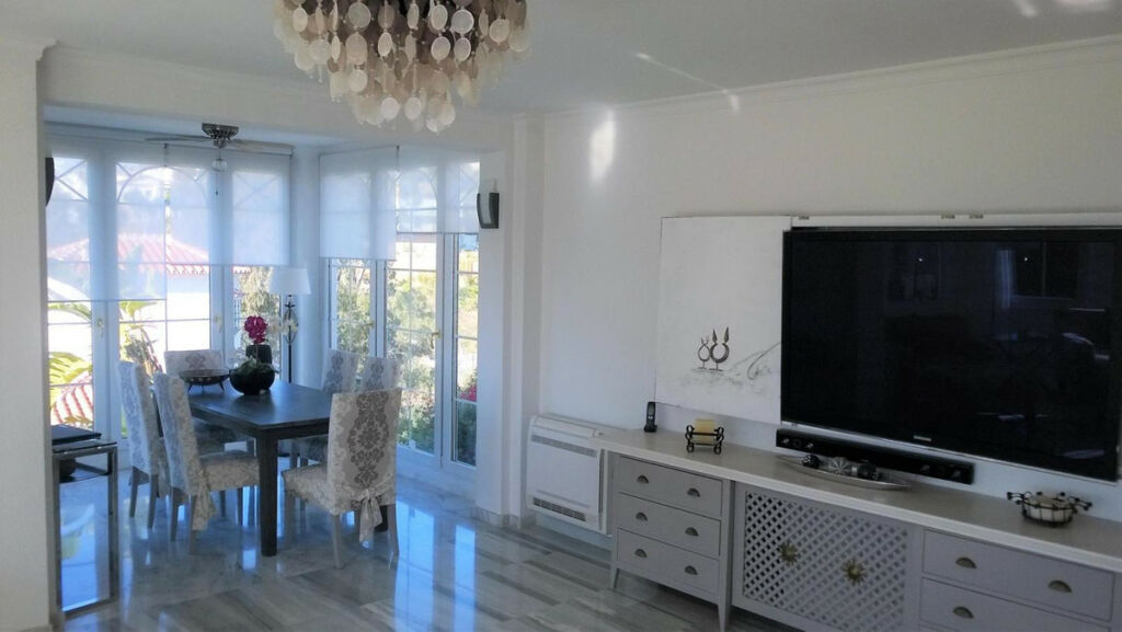 Detached Villa Benajarafe Málaga - image 3