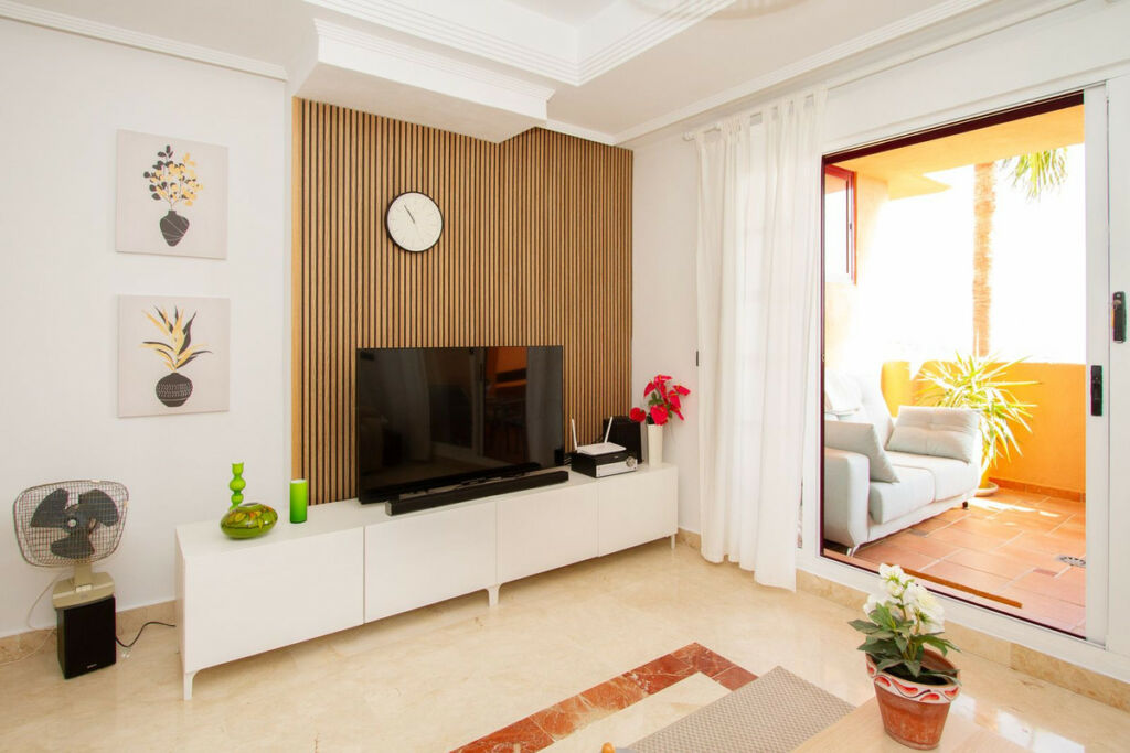 Middle Floor Apartment La Mairena Málaga - image 3