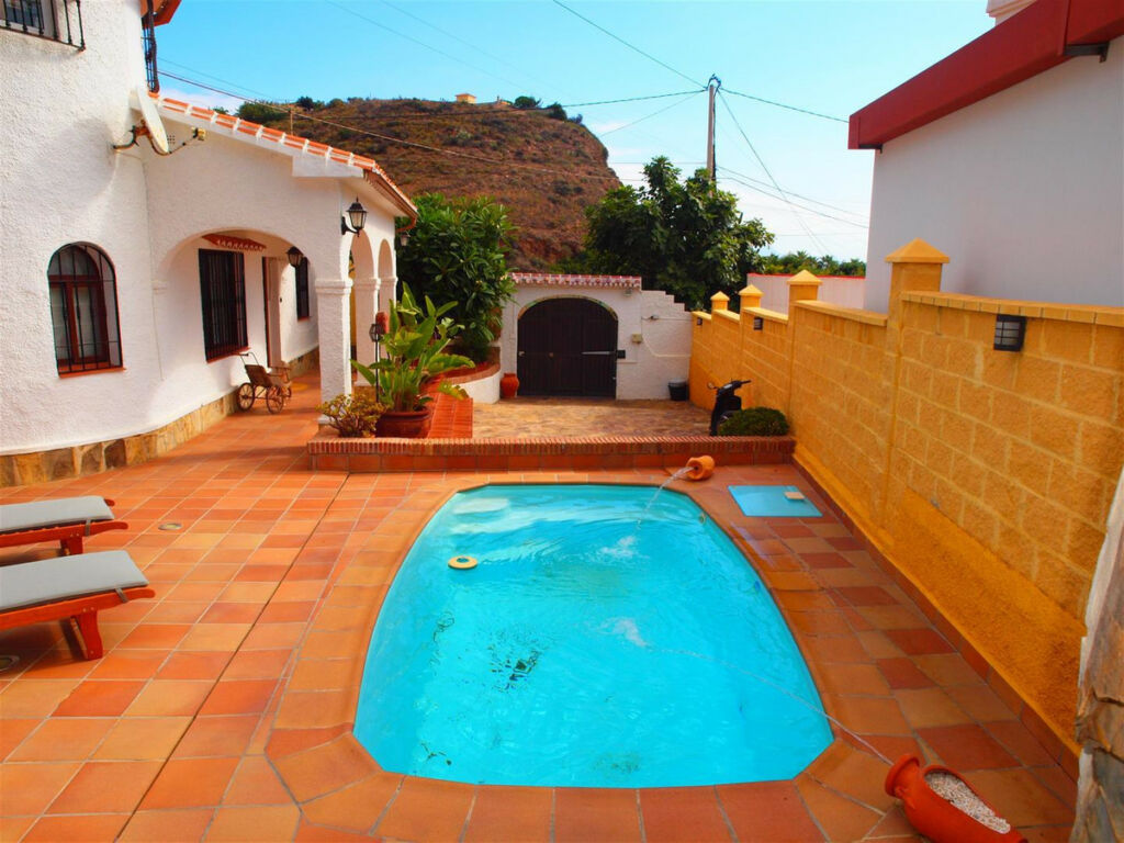 Detached Villa Almayate Málaga - image 3
