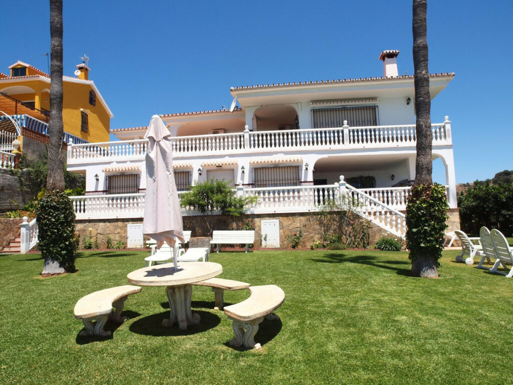 Detached Villa Almayate Málaga - image 3