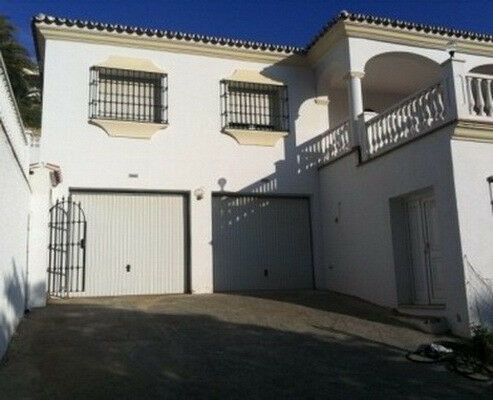 Detached Villa Benajarafe Málaga - image 3