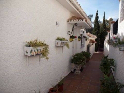 Middle Floor Apartment Benagalbon Málaga - image 3
