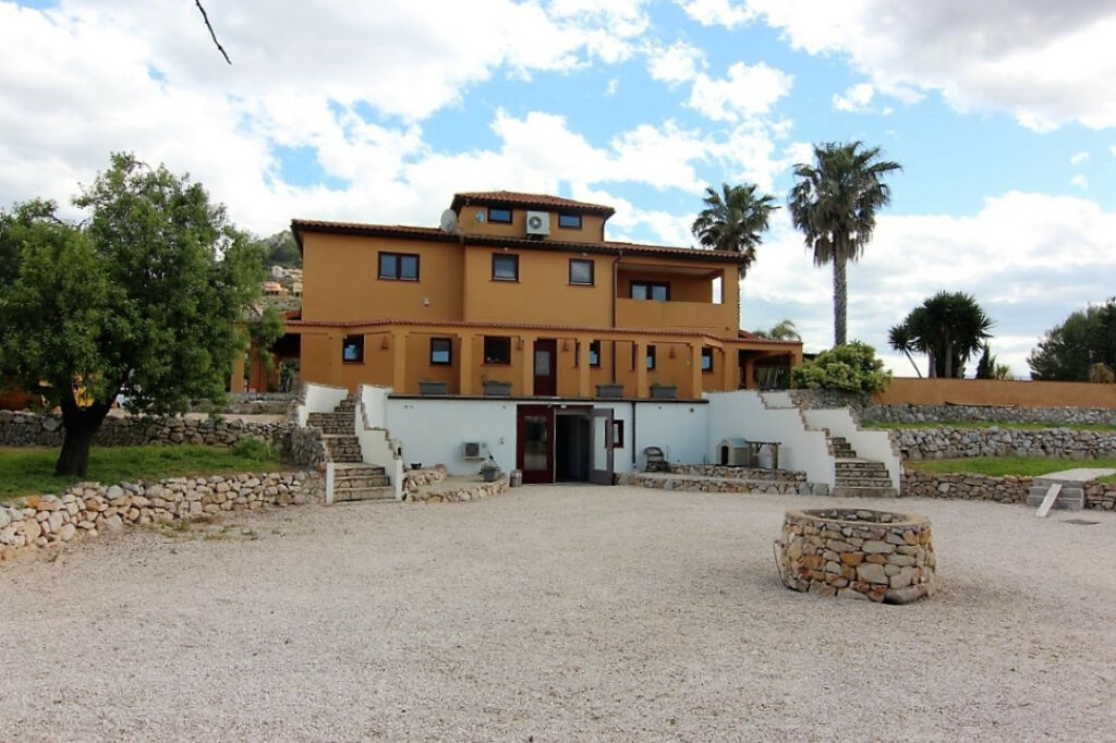 Detached Villa Pedreguer Alicante - image 3