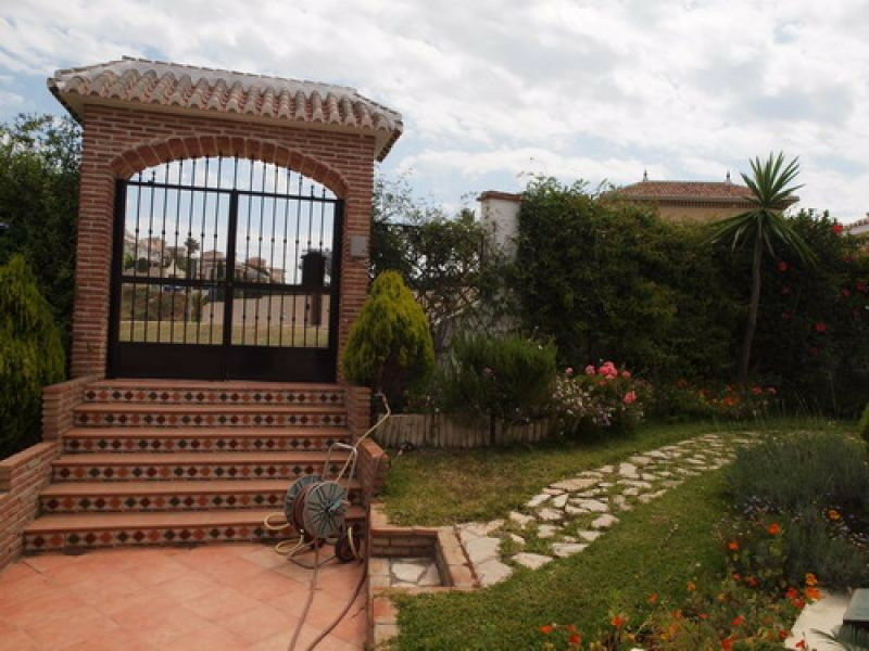Detached Villa Torre del Mar Málaga - image 3