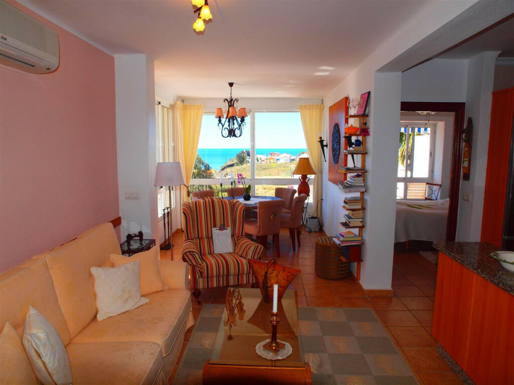 Middle Floor Apartment Benajarafe Málaga - image 3