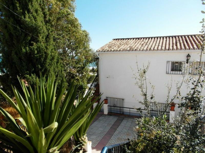 Ground Floor Apartment Benajarafe Málaga - image 3