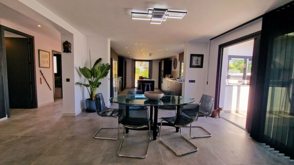 Detached Villa San Pedro de Alcántara Málaga - image 4