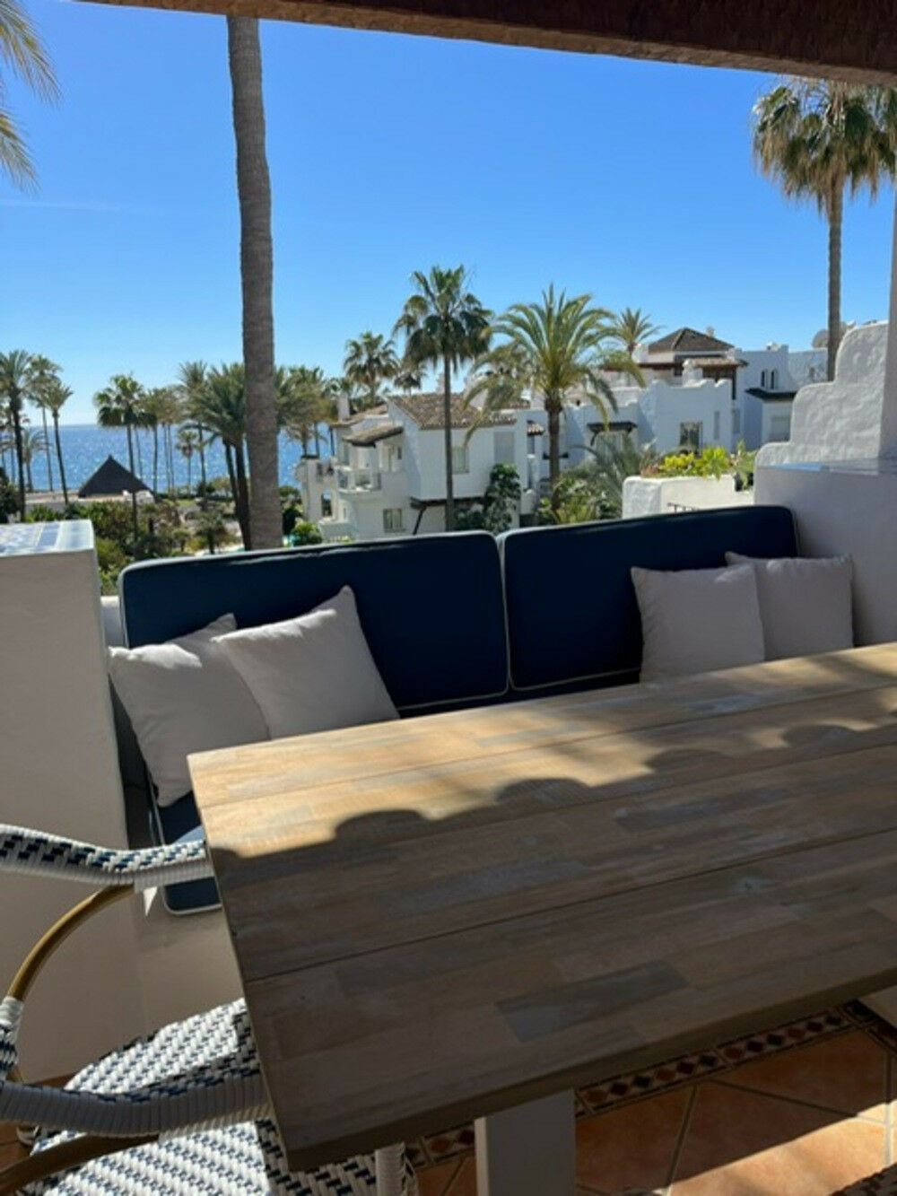 Middle Floor Apartment Estepona Málaga - image 3