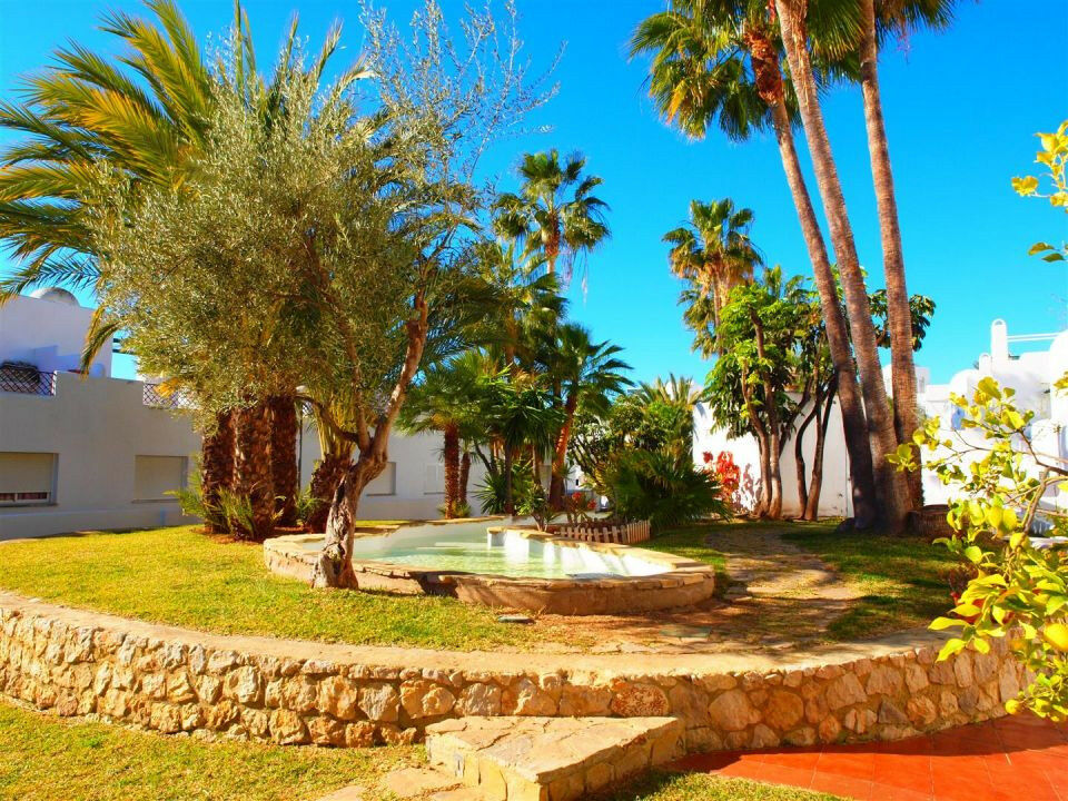 Semi-Detached House Benajarafe Málaga - image 3