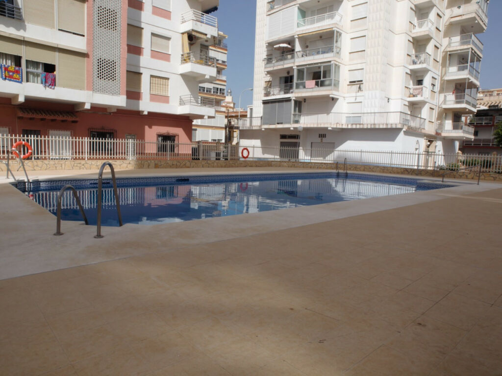 Middle Floor Apartment Torre del Mar Málaga - image 3