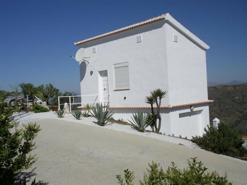 Detached Villa Cómpeta Málaga - image 3