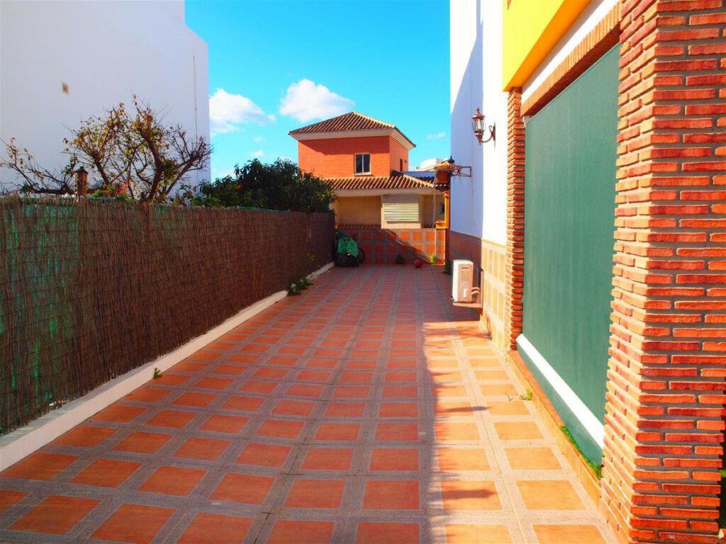 Semi-Detached House Torre del Mar Málaga - image 3