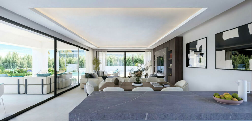Detached Villa Estepona Málaga - image 3