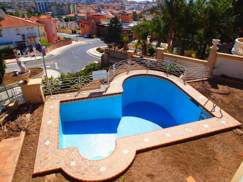Detached Villa Torre del Mar Málaga - image 3