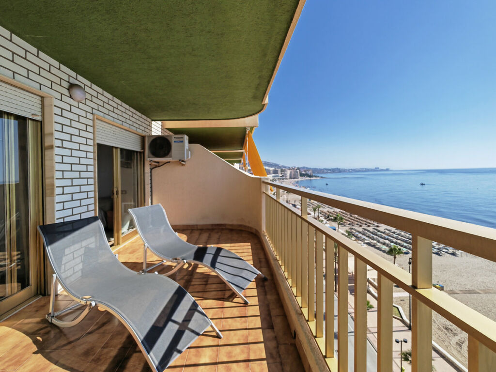 Middle Floor Apartment Los Boliches Málaga - image 3