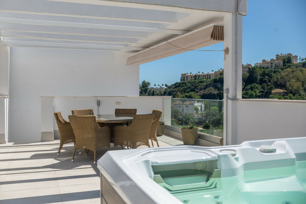 Penthouse La Quinta Málaga - image 2