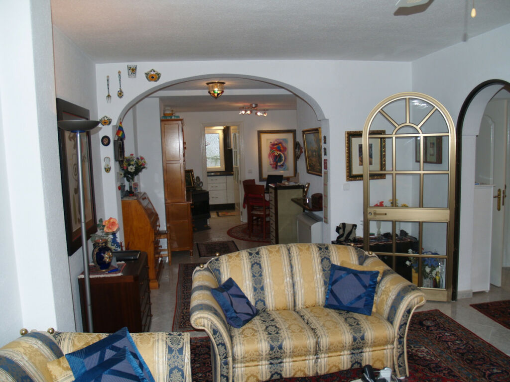 Middle Floor Apartment Caleta de Vélez Málaga - image 3
