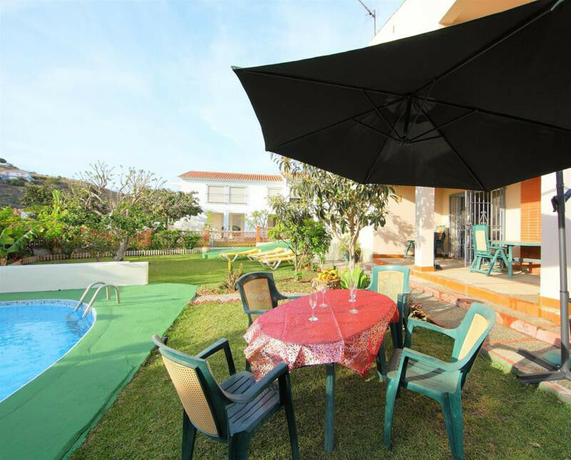 Detached Villa Benajarafe Málaga - image 3