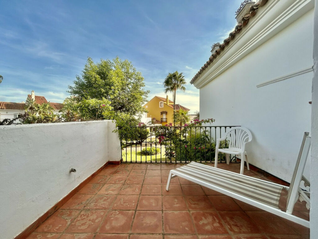 Townhouse New Golden Mile Málaga - image 3