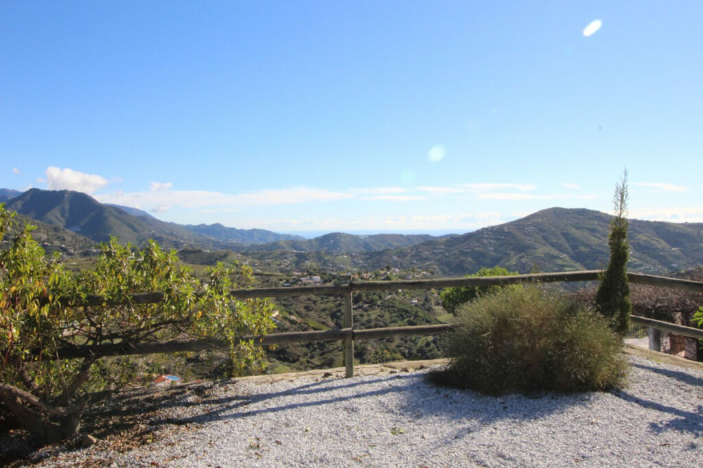 Detached Villa Cómpeta Málaga - image 3