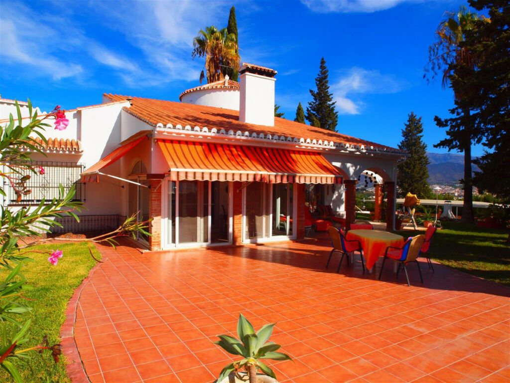 Detached Villa Torre del Mar Málaga - image 3