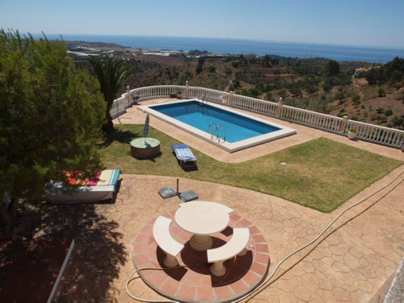 Detached Villa Benajarafe Málaga - image 3