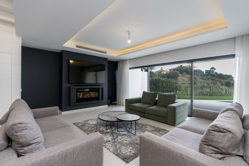 Semi-Detached House Estepona Málaga - image 3