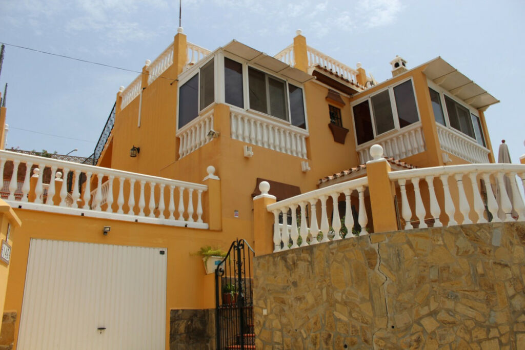 Detached Villa Benajarafe Málaga - image 3