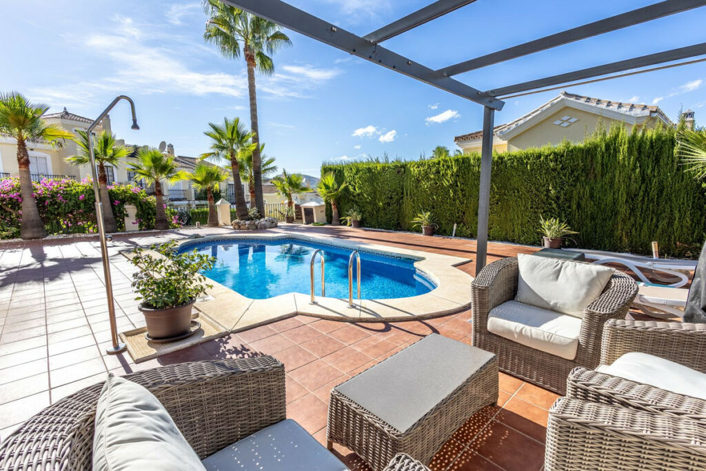 Detached Villa Alhaurin Golf Málaga - image 3