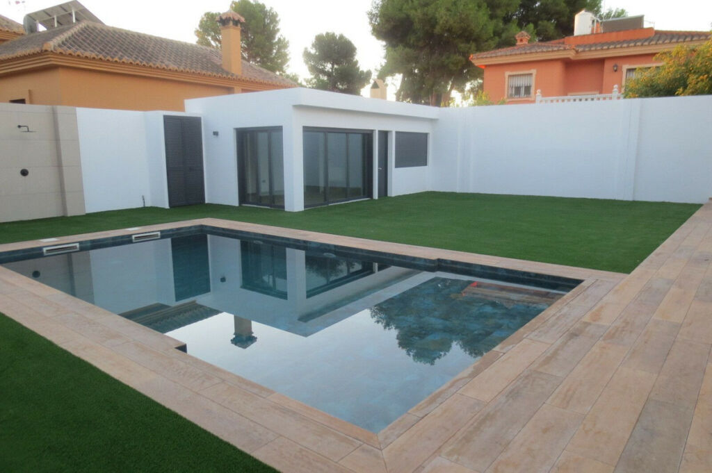 Detached Villa El Coto Málaga - image 3