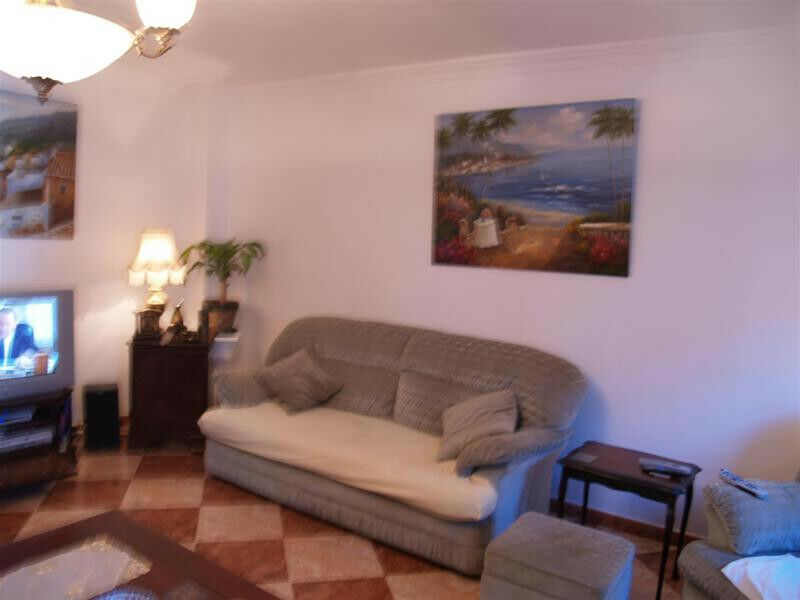Townhouse Benamocarra Málaga - image 3