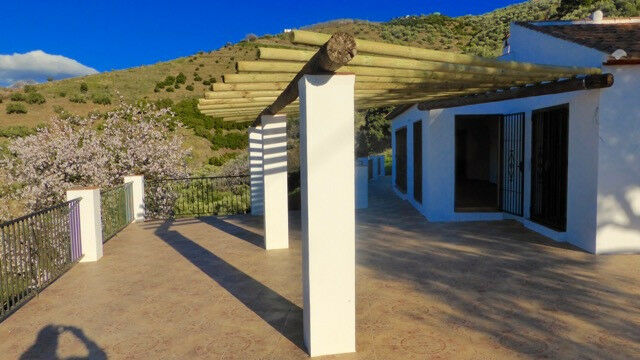 Detached Villa Cómpeta Málaga - image 3