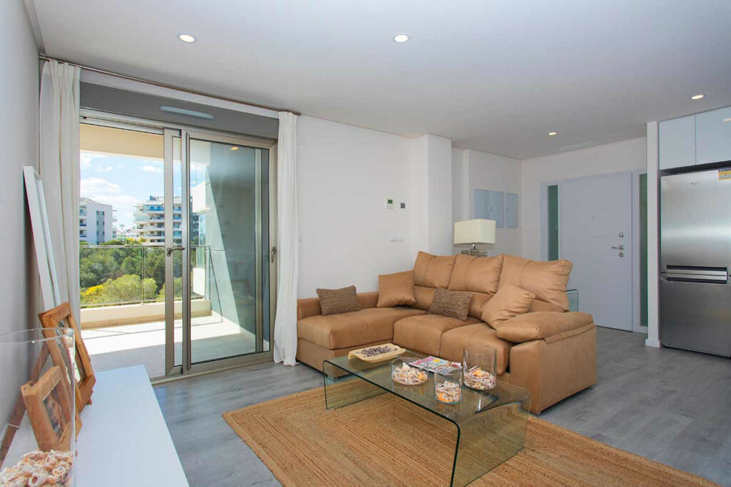 Middle Floor Apartment Villamartin Alicante - image 3