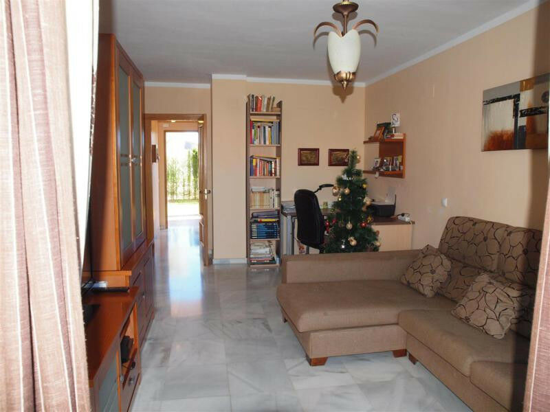 Ground Floor Apartment Almayate Málaga - image 3