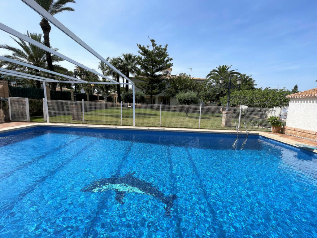 Detached Villa Cabo Roig Alicante - image 3